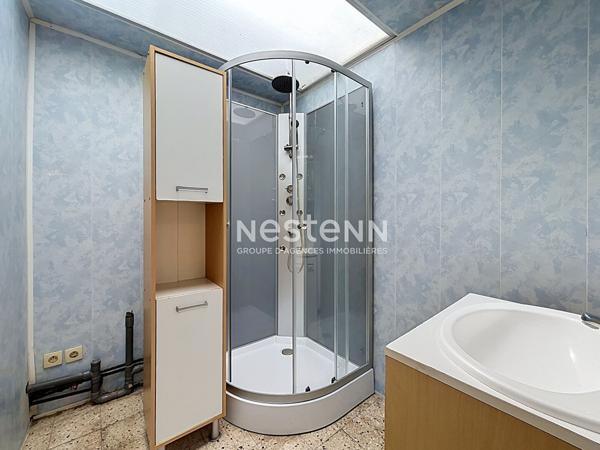 Maison des années 30 à rénover à ANICHE - 2 chambres + 1 possible au RDC - Combles aménageables - Cour + Garage - 95 000 EUROS