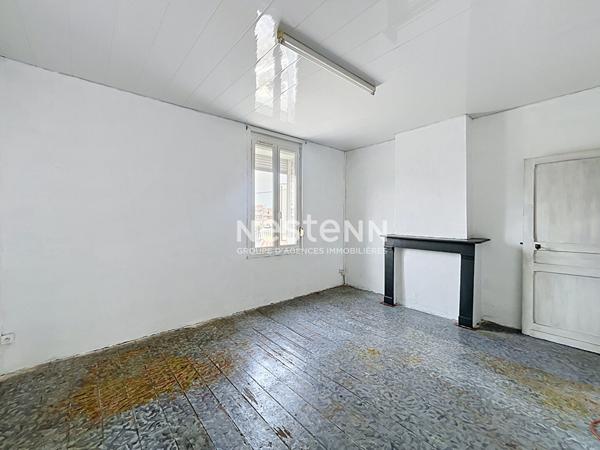 Maison des années 30 à rénover à ANICHE - 2 chambres + 1 possible au RDC - Combles aménageables - Cour + Garage - 95 000 EUROS