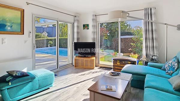DPE A, piscine chauffée et centre-bourg à pied : le privilège d'un bien rare.