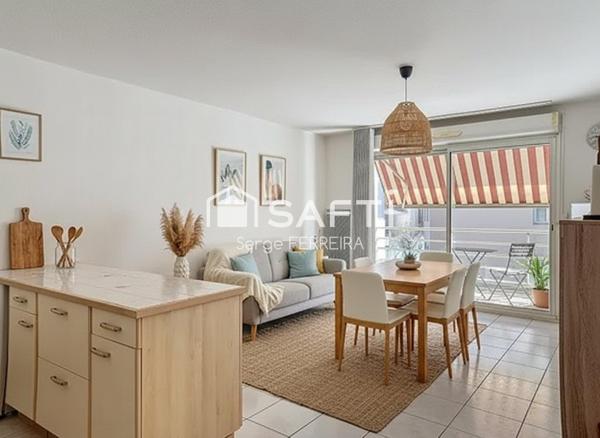 Appartement traversant avec terrasse et parking