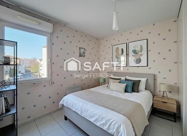 Appartement traversant avec terrasse et parking