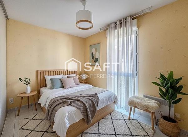 Appartement traversant avec terrasse et parking