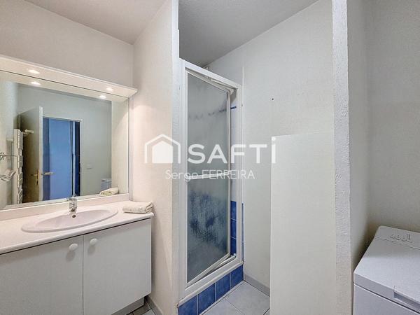 Appartement traversant avec terrasse et parking