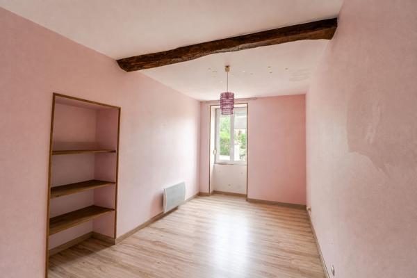 Maison Guérigny, plain pied, 3 chambres, grenier aménageable, terrain, à 15 minutes de NEVERS et proche autoroute