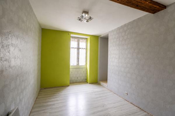 Maison Guérigny, plain pied, 3 chambres, grenier aménageable, terrain, à 15 minutes de NEVERS et proche autoroute