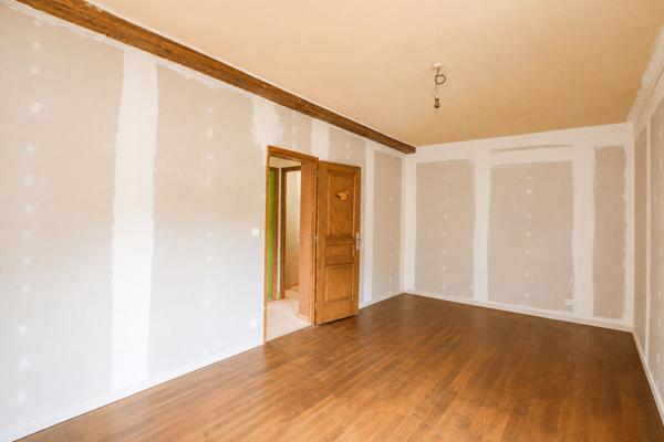 Maison Guérigny, plain pied, 3 chambres, grenier aménageable, terrain, à 15 minutes de NEVERS et proche autoroute