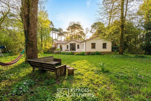 Villa de plain pied sur son vaste jardin arboré au coeur des rochelets