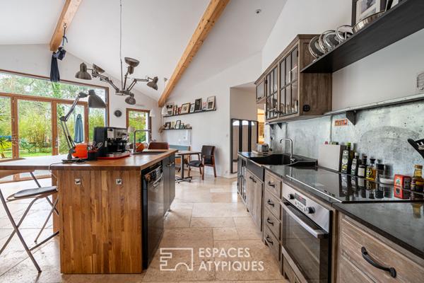 Villa de plain pied sur son vaste jardin arboré au coeur des rochelets