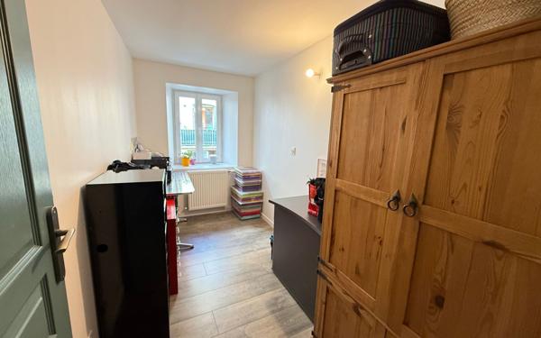 Appartement à vendre    4 pièces • 184,63 m2 Saint-Étienne-de-Saint-Geoirs