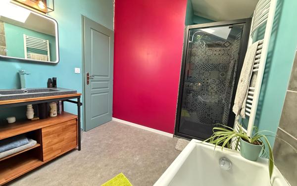 Appartement à vendre    4 pièces • 184,63 m2 Saint-Étienne-de-Saint-Geoirs