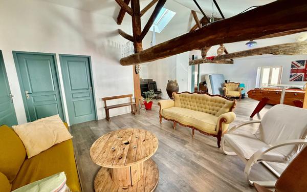 Appartement à vendre    4 pièces • 184,63 m2 Saint-Étienne-de-Saint-Geoirs