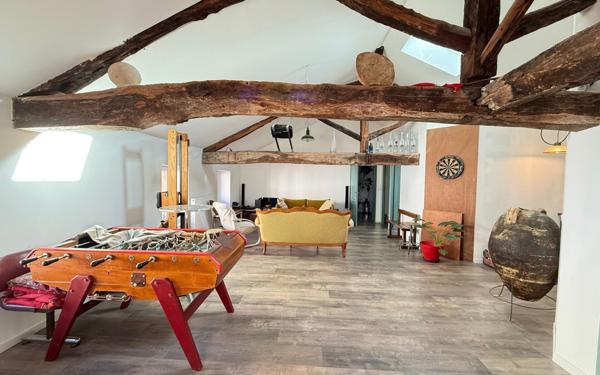 Appartement à vendre    4 pièces • 184,63 m2 Saint-Étienne-de-Saint-Geoirs