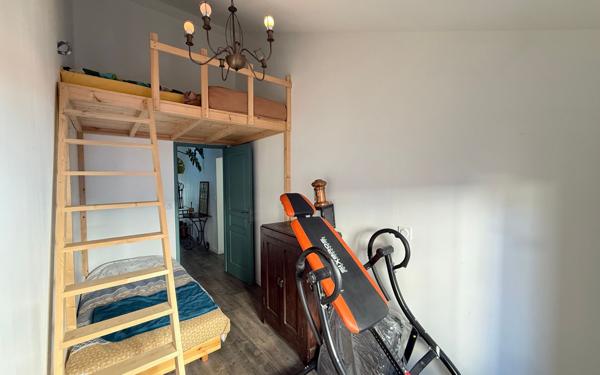 Appartement à vendre    4 pièces • 184,63 m2 Saint-Étienne-de-Saint-Geoirs