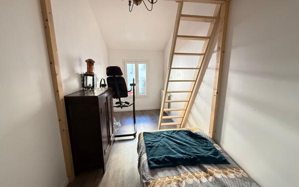 Appartement à vendre    4 pièces • 184,63 m2 Saint-Étienne-de-Saint-Geoirs