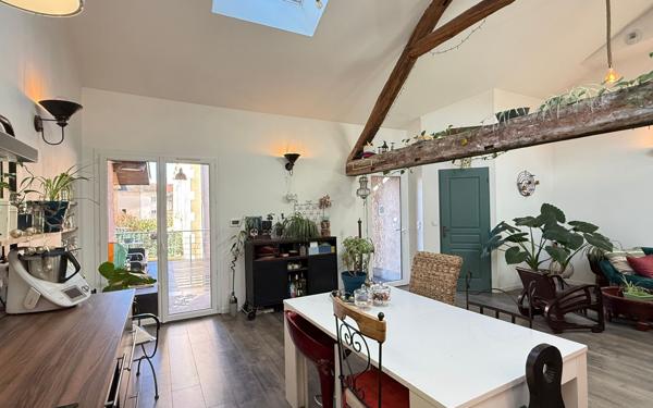 Appartement à vendre    4 pièces • 184,63 m2 Saint-Étienne-de-Saint-Geoirs