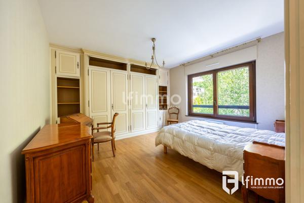 À vendre– Grand appartement lumineux face au parc de l’Orangerie,