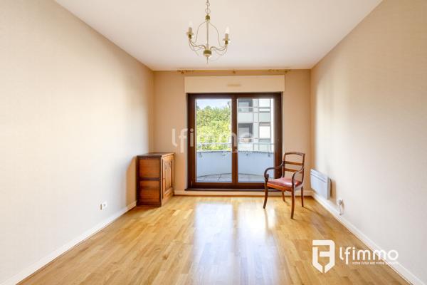 À vendre– Grand appartement lumineux face au parc de l’Orangerie,