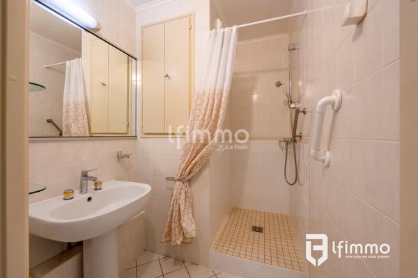 À vendre– Grand appartement lumineux face au parc de l’Orangerie,