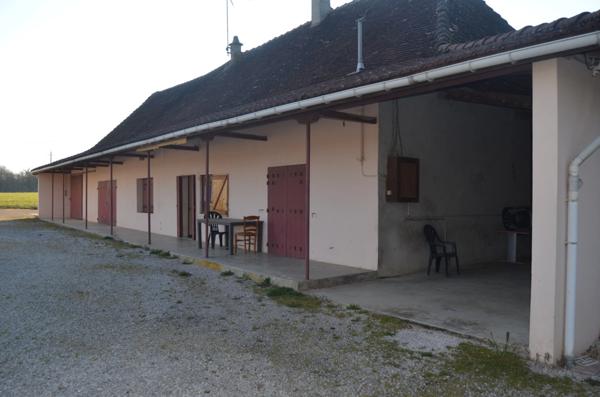 Ensemble immobilier composé de deux maisons et d'un hangar CUISIA (39)