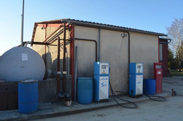 Ensemble immobilier composé de deux maisons et d'un hangar CUISIA (39)