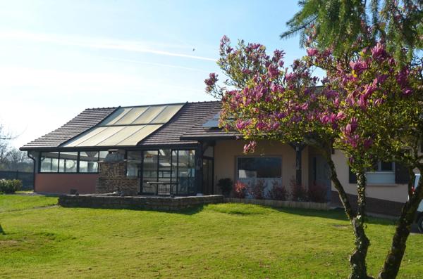 Ensemble immobilier composé de deux maisons et d'un hangar CUISIA (39)