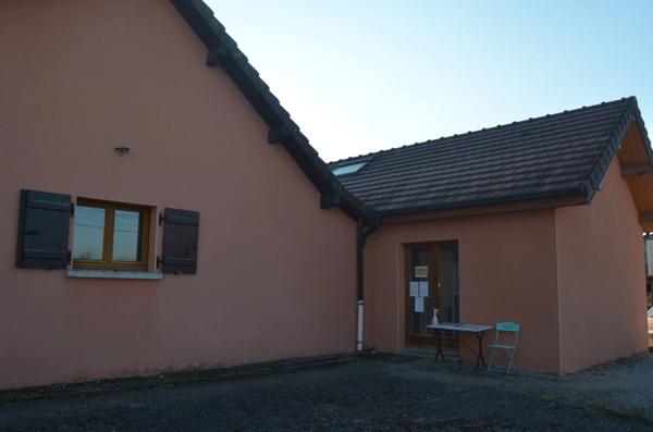 Ensemble immobilier composé de deux maisons et d'un hangar CUISIA (39)