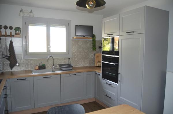 Ensemble immobilier composé de deux maisons et d'un hangar CUISIA (39)