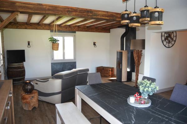 Ensemble immobilier composé de deux maisons et d'un hangar CUISIA (39)