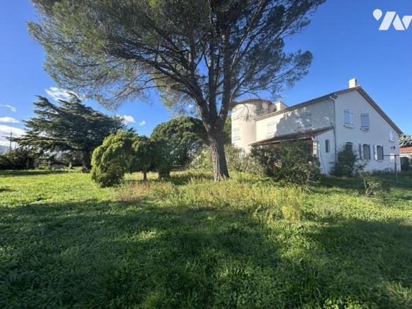 Montélimar, maison de 256m2 hab , parcelle 4268m2.