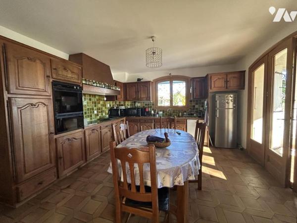 Montélimar, maison de 256m2 hab , parcelle 4268m2.