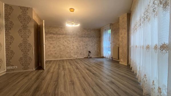 À louer ? 4 pièces vide avec grande terrasse et box ? Évry