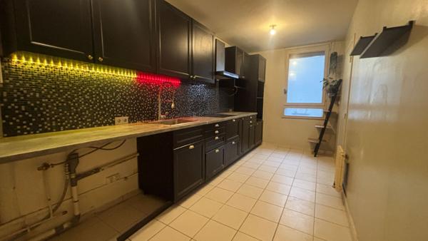 À louer ? 4 pièces vide avec grande terrasse et box ? Évry