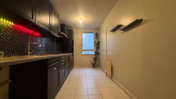 À louer ? 4 pièces vide avec grande terrasse et box ? Évry