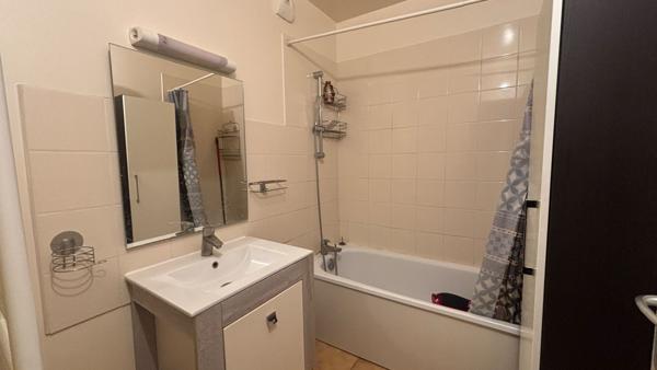 À louer ? 4 pièces vide avec grande terrasse et box ? Évry