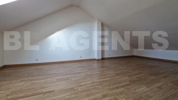 Maison 4 pieces au coeur de ROMILLY SUR SEINE - 2 chambres, possible 3. Jardin clos