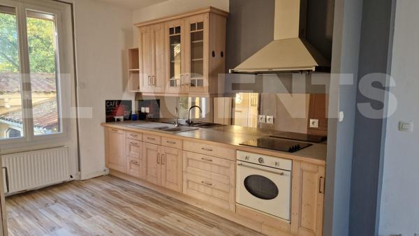 Maison 4 pieces au coeur de ROMILLY SUR SEINE - 2 chambres, possible 3. Jardin clos