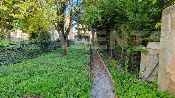 Maison 4 pieces au coeur de ROMILLY SUR SEINE - 2 chambres, possible 3. Jardin clos