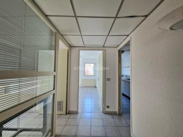 Location                                                      Bureau
                        
                                         122 m2                     à Draguignan