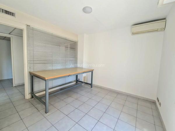 Location                                                      Bureau
                        
                                         122 m2                     à Draguignan