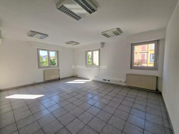 Location                                                      Bureau
                        
                                         122 m2                     à Draguignan