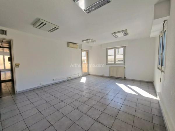 Location                                                      Bureau
                        
                                         122 m2                     à Draguignan