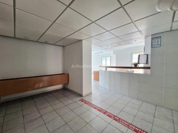 Location                                                      Bureau
                        
                                         122 m2                     à Draguignan