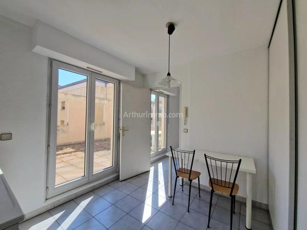 Location                                                      Bureau
                        
                                         122 m2                     à Draguignan