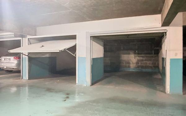 Stationnement à louer    24 m2 Maisons-Alfort