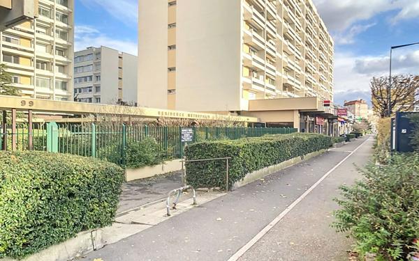 Stationnement à louer    24 m2 Maisons-Alfort