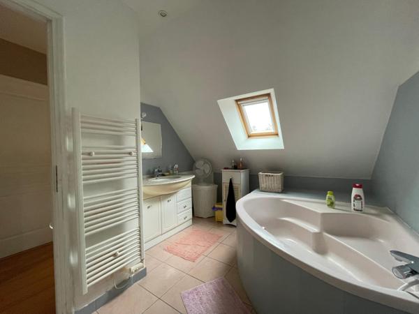 Maison à MONTLOUIS-SUR-LOIRE, 37270 - 6 pièces 150m²