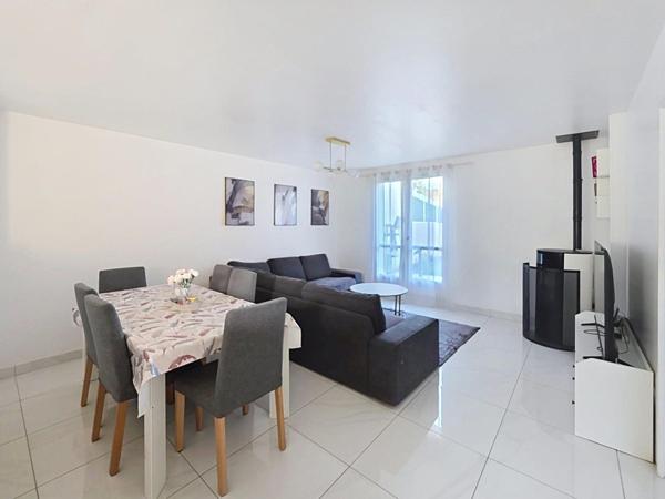 Maison moderne avec 4 chambres et un jardin