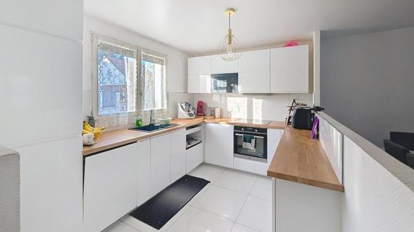 Maison moderne avec 4 chambres et un jardin