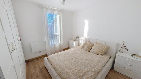 Maison moderne avec 4 chambres et un jardin