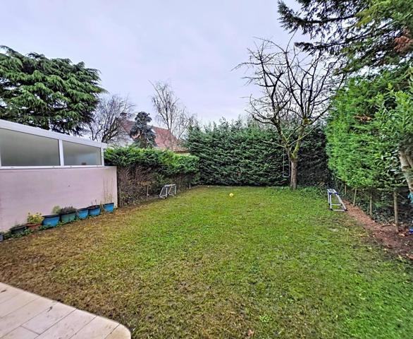 Maison moderne avec 4 chambres et un jardin